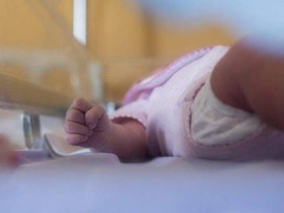 A França investiga uma cifra excepcionalmente alta de bebês nascidos sem uma mão ou braço.