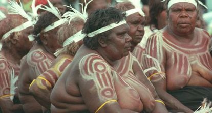 Mulheres de um grupo de dança aborígene na Austrália.