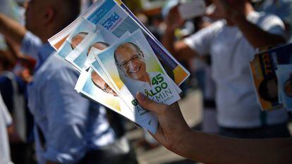 Material de campanha de Geraldo Alckmin distribuído em Duque de Caixas, no Rio de Janeiro.
