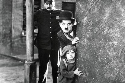 Jackie Coogan e Charles Chaplin em 'O Garoto’. Em vídeo, trailer da versão restaurada.