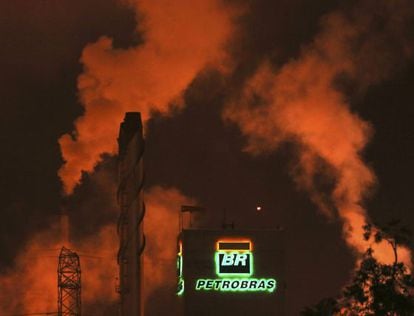 Uma das fábricas da Petrobras em Cubatão (SP).