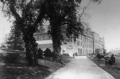O Old Swan Hotel em uma foto de 1890. A escritora Agatha Christie foi encontrada aqui depois de ficar desaparecida durante 11 dias em 1926. 