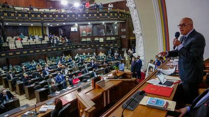 Diosdado Cabello, segundo nome na hierarquia chavista, durante sessão do Parlamento venezuelano.