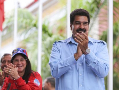 Nicolas Maduro e sua mulher, Cilia Flores, no domingo