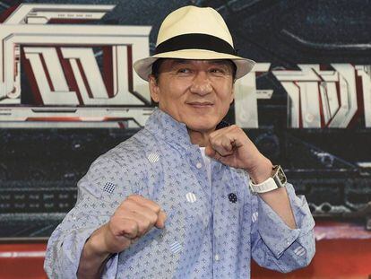 O ator hongkonés Jackie Chan posando para os meios durante uma coletiva de imprensa em Sydney, Austrália.