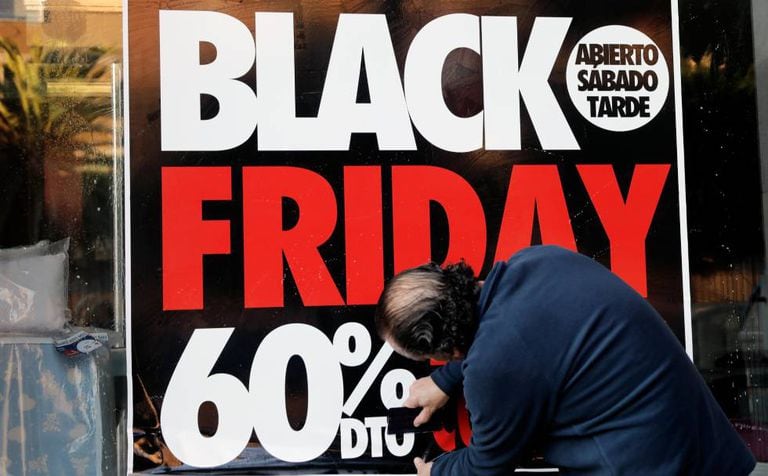 Cartaz anunciando ofertas no Black Friday