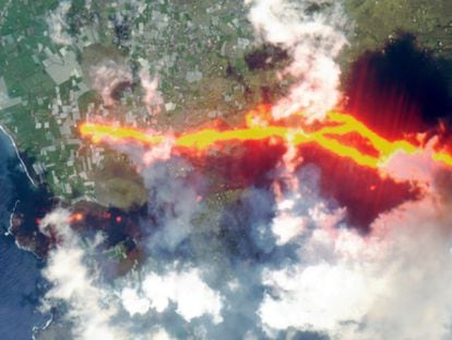 Foto de satélite da erupção em La Palma tirada no domingo.