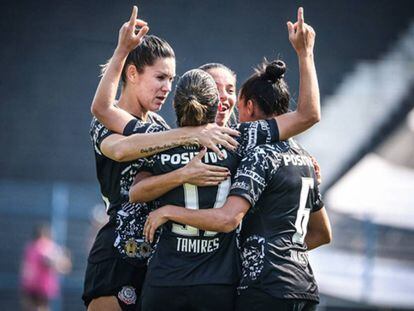 Jogadora Tamires durante cerimônia de Premiação do Campeonato Paulista  Feminino