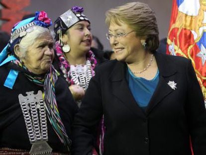 Bachelet em una cerimónia mapuche no Palácio de La Moneda.