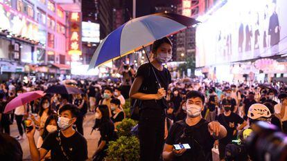 Manifestação em uma estação de trem de Hong Kong, na sexta-feira.