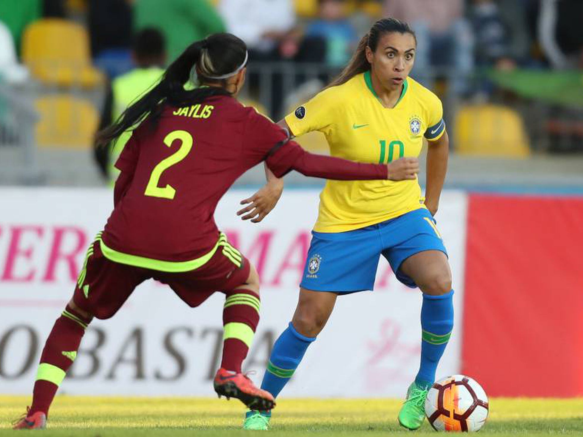 A seleção feminina em xeque: por que a bola de Debinha não entrou?