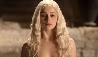 Emilia Clarke em uma cena de 'Game of Thrones'.