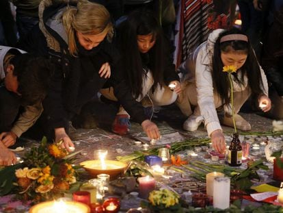 Homenagem na Praça da Bolsa às vítimas do atentado de Bruxelas.