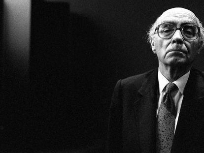 O escritor José Saramago, em fevereiro de 1998, em Barcelona.