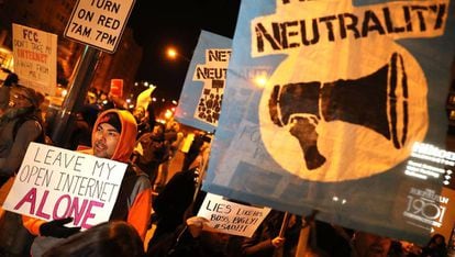 Protesto em Washington contra o fim da neutralidade na rede, na semana passada