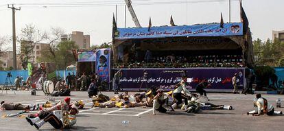 Soldados feridos pelo ataque durante um desfile militar na cidade iraniana de Ahvaz.