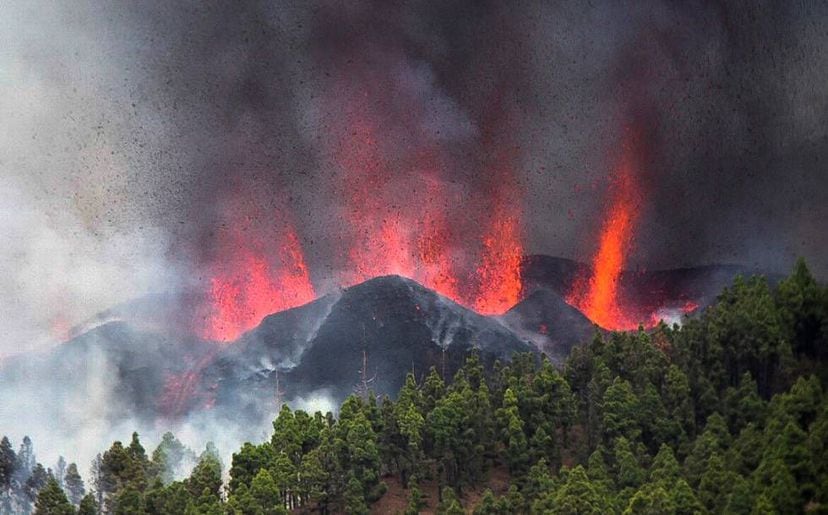 Cumbre Vega: Erupción volcánica en La Palma obliga a evacuación masiva |  Ciencias