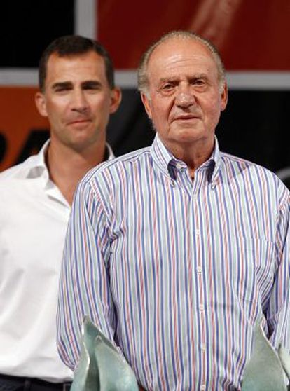 O rei Juan Carlos junto ao príncipe Felipe em uma foto de 2009.