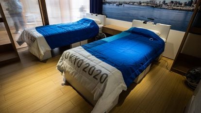 As camas para os atletas, fabricadas com material reciclável, na Vila Olímpica da Tóquio 2020.