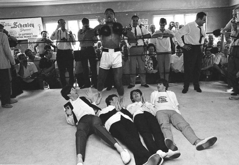 Muhammad Ali em 1964 com os Beatles, em Miami.