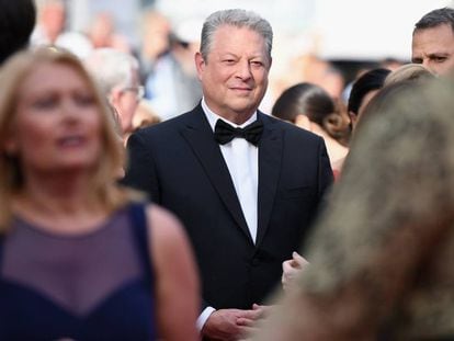 Al Gore fala com a imprensa em Cannes.