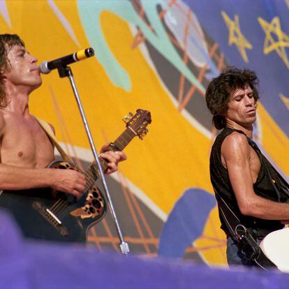 SAN FRANCISCO, CA - OCTOBER 17:  Mick Jagger and Keith Richards perform with The Rolling Stones in concert at Candlestick Park on October 17, 1981 in San Francisco, California.  (Photo by Rocky Widner/FilmMagic)