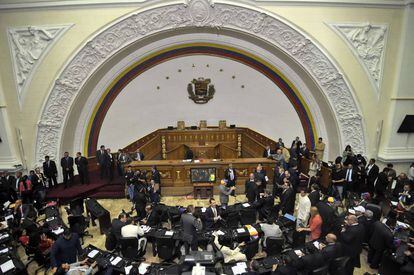 Deputados eleitos na Venezuela tomam posse na Assembleia Nacional. 