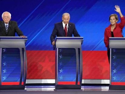 De esquerda a direita, Bernie Sanders, Joe Biden e Elizabeth Warren, nesta quinta-feira durante o debate em Houston.
