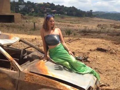 Frame do videoclipe da marchinha &quot;Sereia da Cantareira&quot;.