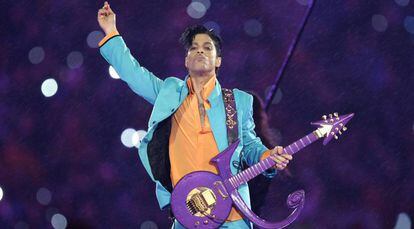 Prince, em show no intervalo do Super Bowl 2007.