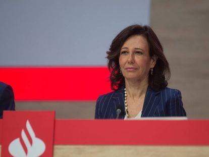 Ana Botín, presidenta do banco Santander, durante uma reunião de acionistas.