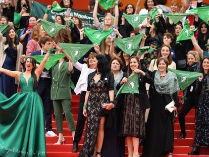 Protesto em Cannes de ativistas argentinas pela despenalização do aborto em seu país, no sábado passado.