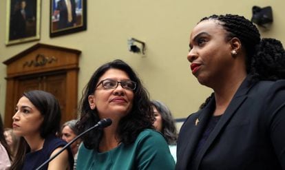 De esquerda para a direita, Alexandria Ocasio-Cortez, Rashida Tlaib e Ayanna Pressley, na sexta-feira passada no Congresso.