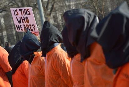 Protesto contra Guantânamo em frente à Casa Branca.