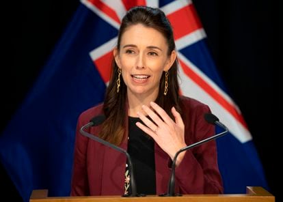 Jacinda Ardern, primeira-ministra da Nova Zelândia, demonstrou liderança e empatia durante um discurso de oito minutos transmitido pela televisão em 21 de março.
