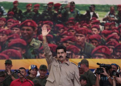 Maduro, apoiando às forças armadas venezuelanas, neste sábado