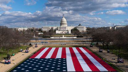 Uma enorme bandeira ocupará o lugar do público na posse de Biden como presidente dos EUA.