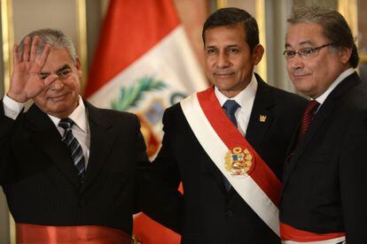 Humala, ao centro, e Walter Albán à direita.