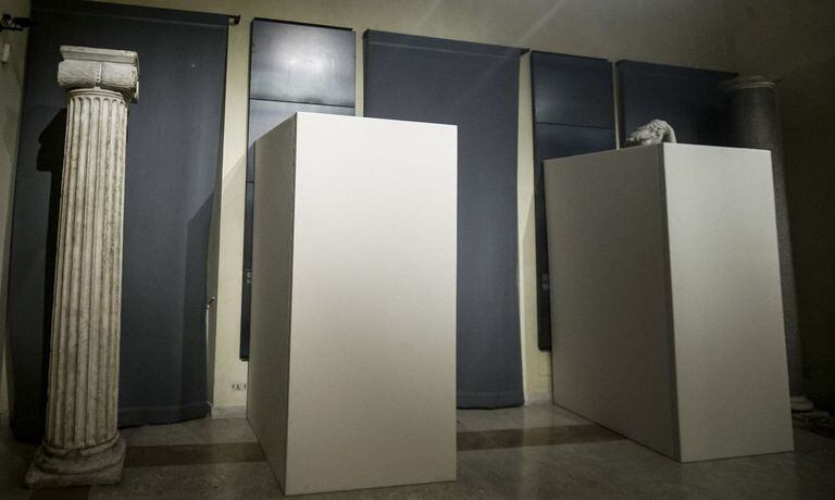 Estátuas cobertas nos Museus Capitolinos pela visita de Rohani.