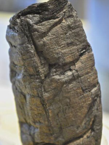 A erupção do vulcão submeteu o pergaminho 'PHerc.Paris. 4' a temperaturas de 320º. Qualquer tentativa de desenrolá-lo o romperia.