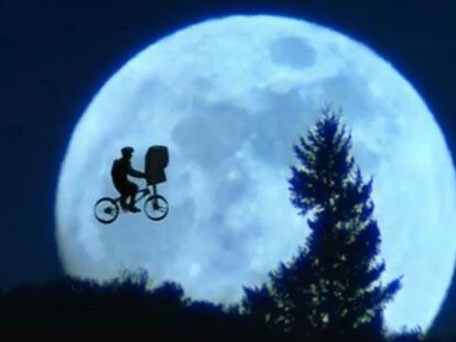 Fotograma do filme E.T: o extraterrestre (1982).