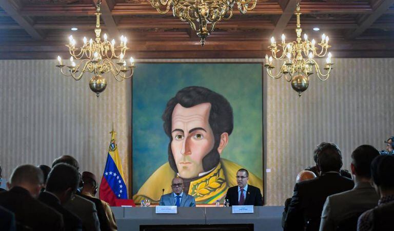 O ministro venezuelano das Comunicações, Jorge Rodríguez, e o chanceler Jorge Arreaza