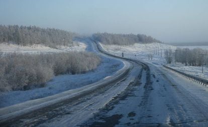 Trecho da chamada ‘estrada dos ossos’, a rodovia de Kolima, que liga Yakutsk a Magadan, no Extremo Oriente russo.
