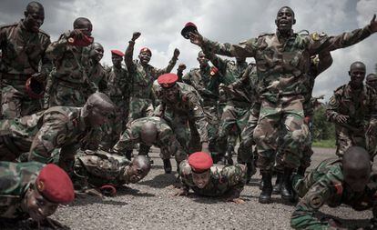 Centro de recrutamento do Exército da República Centro-Africana financiado por consultores militares russos em 2018.