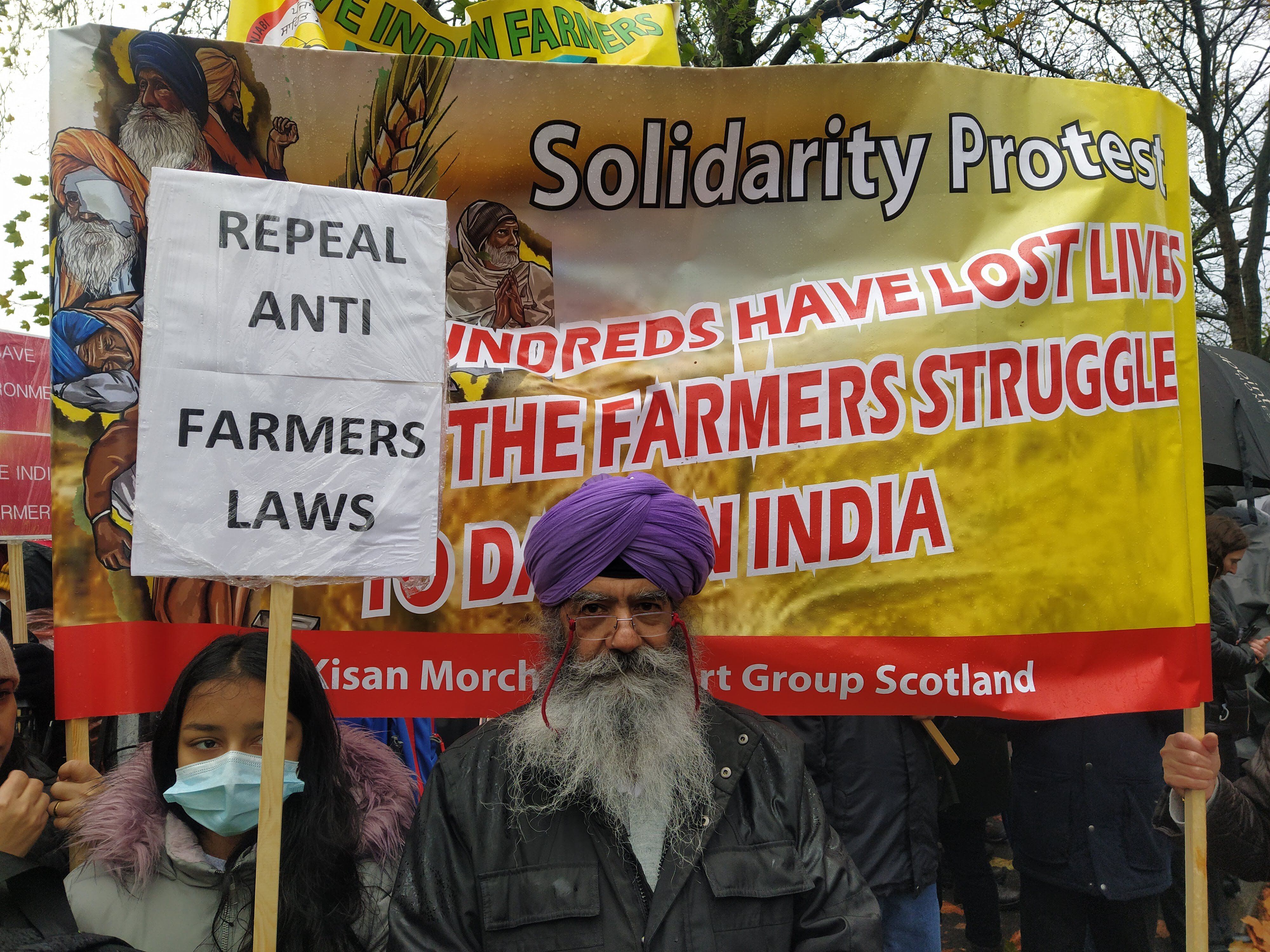 Kartar Singh, na marcha realizada no sábado em Glasgow.