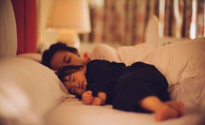 Especialistas dão dicas de como fazer seu filho dormir sozinho.