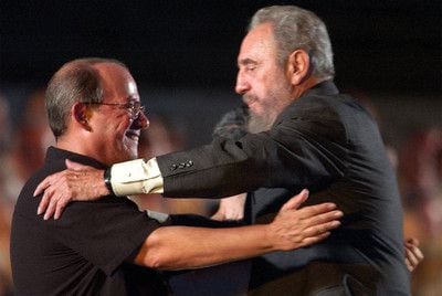Fidel Castro e o compositor Silvio Rodríguez, em uma imagem de 2004.