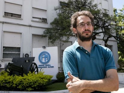 Andrés Cappa, economista despedido da empresa estatal Fabricaciones Militares.