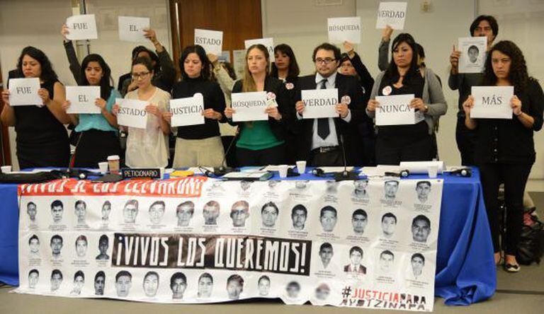 Minuto de silêncio na sede da CIDH em Washington.