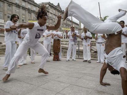 Uma roda de capoeira no Rio de Janeiro.